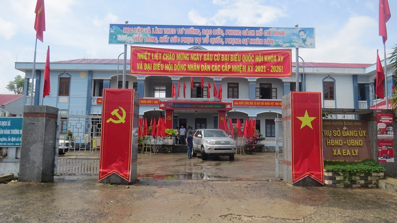 UBND xã EaLy huyện Sông Hinh, Phú Yên đã trang trí xong cho ngày bầu cử 23-5. Phú Yên có nhiều hình thức tuyên truyền sâu rộng đến mọi người dân về công tác bầu cử -0