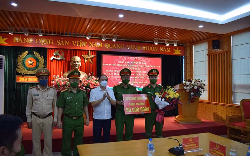 Bắt giữ đối tượng mua bán ma túy lớn ở Hưng Yên