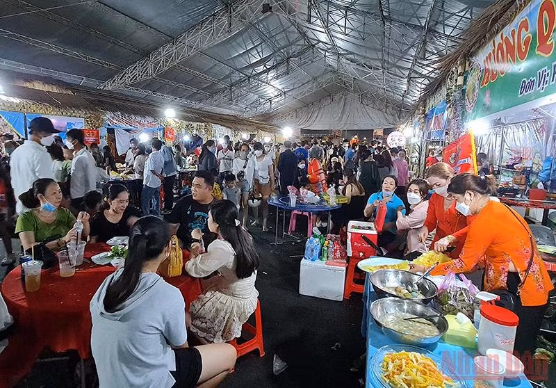 Hội Bánh dân gian Nam Bộ ở Cà Mau thu hút hơn 55.000 lượt khách -0