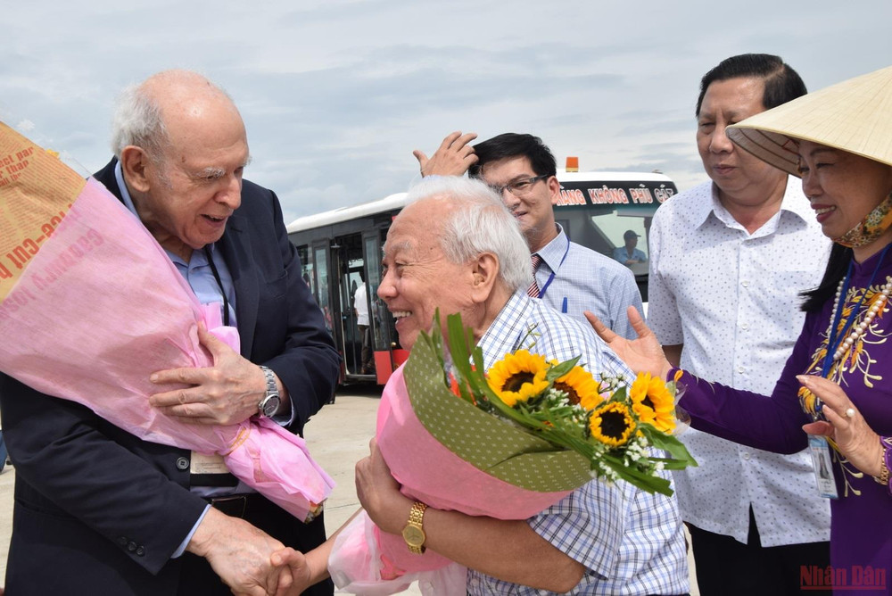 GS Nguyễn Văn Hiệu và GS Jerome Friedman (giải Nobel Vật lý năm 1990). (Ảnh: ICISE) GS Trần Thanh Vân: