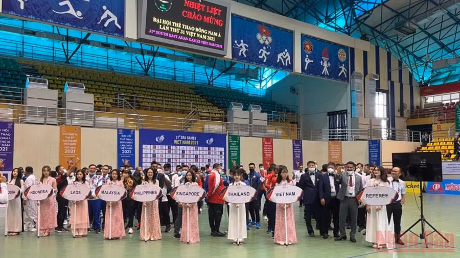 Toàn cảnh lễ khai mạc.