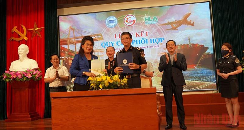 Lễ ký quy chế phối hợp. Cục Hải quan Thành phố Hồ Chí Minh và doanh nghiệp chung tay phục hồi kinh tế -0