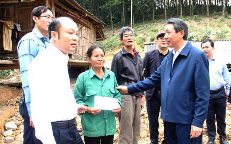 Lãnh đạo tỉnh Thanh Hóa động viên hộ dân bị thiệt hại bởi sự cố xói, trôi kênh tưới tự chảy. Khắc phục sự cố trên kênh tưới tự chảy ở Thanh Hóa -0