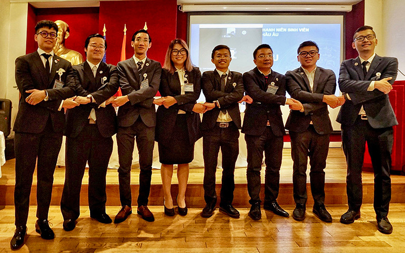 Ban Thường vụ Liên hiệp Hội Thanh niên Sinh viên Việt Nam tại châu Âu khóa I, nhiệm kỳ 2021-2025 ra mắt Đại hội.
