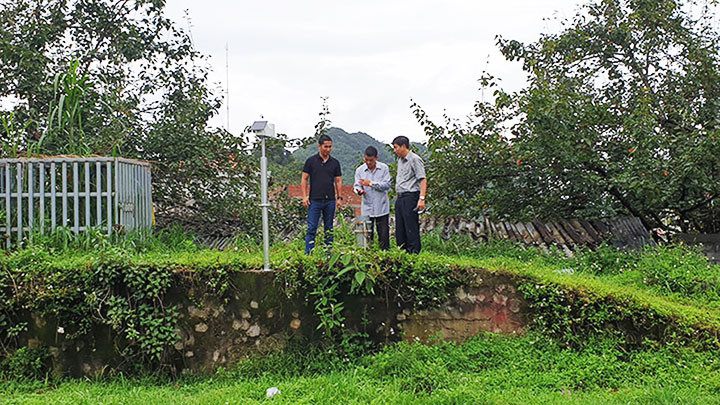 Lắp đặt trạm đo mưa ở xã Mỹ Lý (Kỳ Sơn), thượng nguồn hồ thủy điện Bản Vẽ. Bảo đảm chặt chẽ quy trình vận hành các nhà máy thủy điện -0