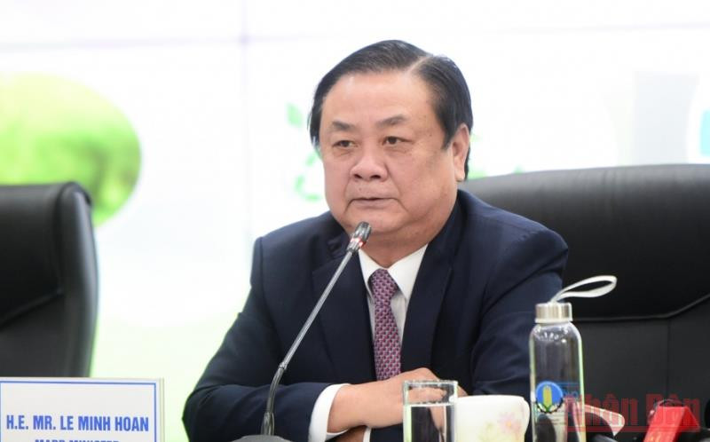 Bộ trưởng Nông nghiệp và Phát triển nông thôn Lê Minh Hoan phát biểu tại Diễn đàn "Chuyển đổi sang Hệ thống lương thực, thực phẩm xanh, phát thải thấp", ngày 30/11. Xanh hóa nông nghiệp: Những cơ hội và thách thức -0