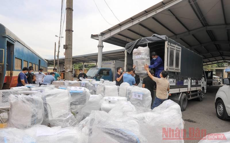 Hàng trăm thiết bị y tế hiện đại lên đường “tiếp sức” TP Hồ Chí Minh chống Covid-19