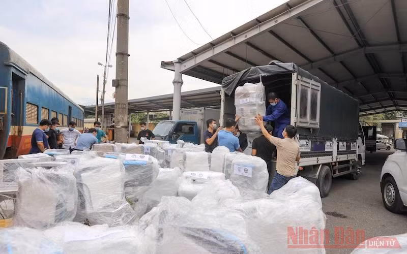 Hàng trăm thiết bị y tế hiện đại lên đường “tiếp sức” TP Hồ Chí Minh chống Covid-19