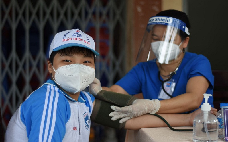 Tiêm vaccine cho học sinh lớp 6, Trường trung học cơ sở Trần Hưng Đạo, thành phố Biên Hòa, tỉnh Đồng Nai. (GHÉP) Đồng Nai bắt đầu tiêm vaccine cho trẻ từ 5 đến 11 tuổi -0