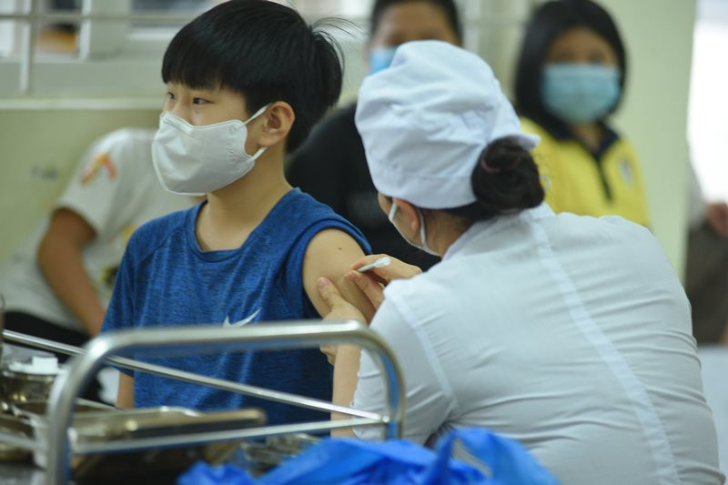 Tỉnh Phú Thọ sẽ tập trung nguồn lực để sớm hoàn thành tiêm vaccine phòng Covid-19 cho trẻ từ 5 đến dưới 12 tuổi. Phú Thọ triển khai tiêm vaccine phòng Covid-19 cho hơn 200 nghìn trẻ từ 5 đến dưới 12 tuổi -0