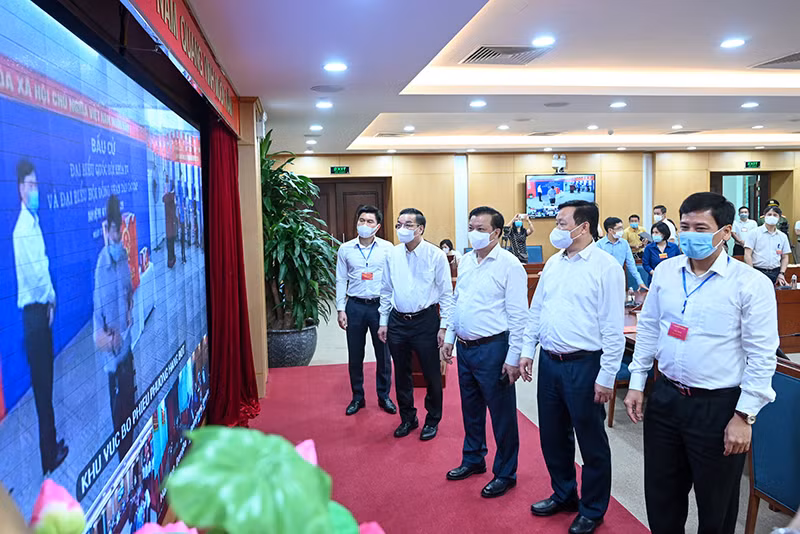 Cử tri Hà Nội thực hiện nghiêm công tác phòng dịch trong ngày bầu cử -0