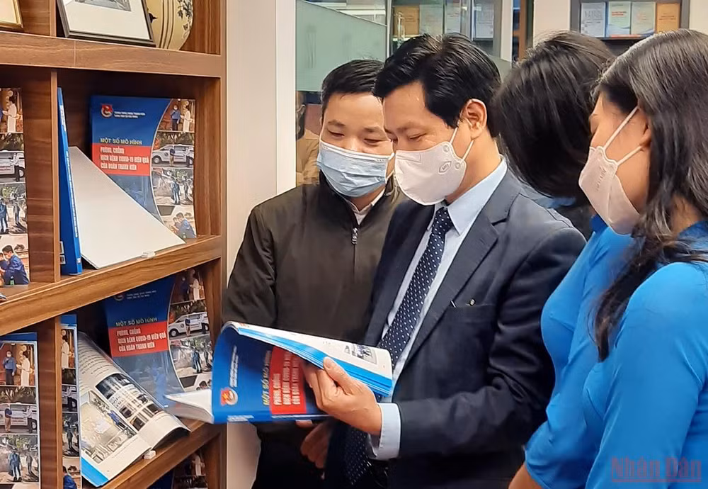 Ra mắt tủ sách Thanh niên học và làm theo lời Bác -0