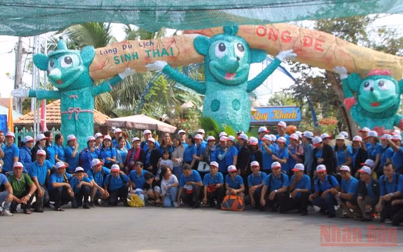 Làng Du lịch Ông Đề, huyện Phong Điền, TP Cần Thơ đón hơn 5.000 lượt khách mỗi ngày.