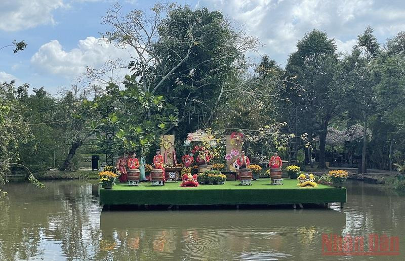 Các hoạt động biểu diễn múa lân phục vụ du khách tại Khu Du lịch Lung Cột Cầu trong những ngày Tết. Khách thích thú du Xuân miệt vườn Cần Thơ -0