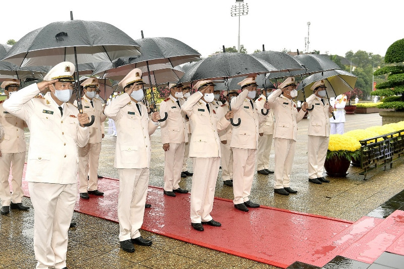 Đoàn đại biểu Đảng ủy Công an Trung ương - Bộ Công an vào Lăng viếng Chủ tịch Hồ Chí Minh. Lãnh đạo Đảng, Nhà nước vào Lăng viếng Chủ tịch Hồ Chí Minh nhân dịp Tết Nguyên đán Tân Sửu -0