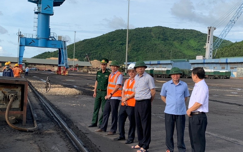 Cục trưởng Nguyễn Xuân Sang trực tiếp chỉ đạo công tác ứng phó với bão tại khu vực cảng biển Nghệ An, Hà Tĩnh. Các địa phương tập trung phòng chống bão số 5 -0
