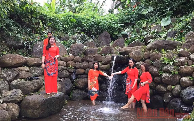 Xuân ấm trên vùng bão lũ -0