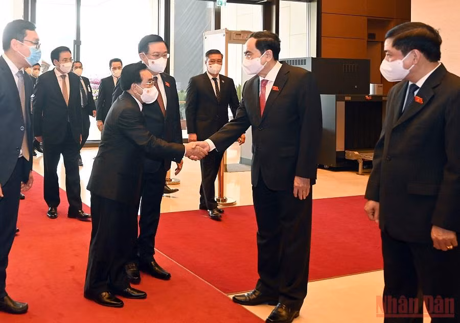 Chủ tịch Quốc hội Vương Đình Huệ hội kiến Thủ tướng Lào Phankham Viphavanh -1