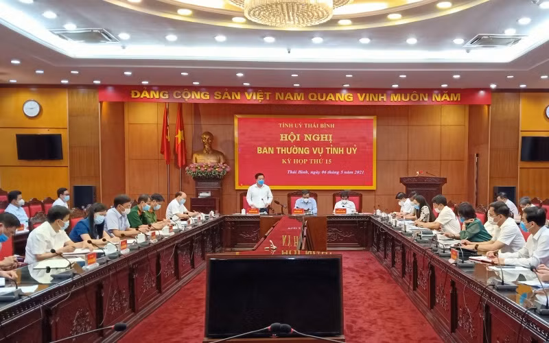 Tỉnh ủy Thái Bình triệu tập cuộc họp khẩn sáng 6-5 khi phát hiện năm ca dương tính với SARS-CoV-2 trên địa bàn.