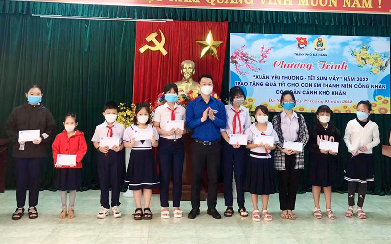 Khởi động “Chuyến xe Công đoàn” đưa hơn 2.000 lao động về quê -0