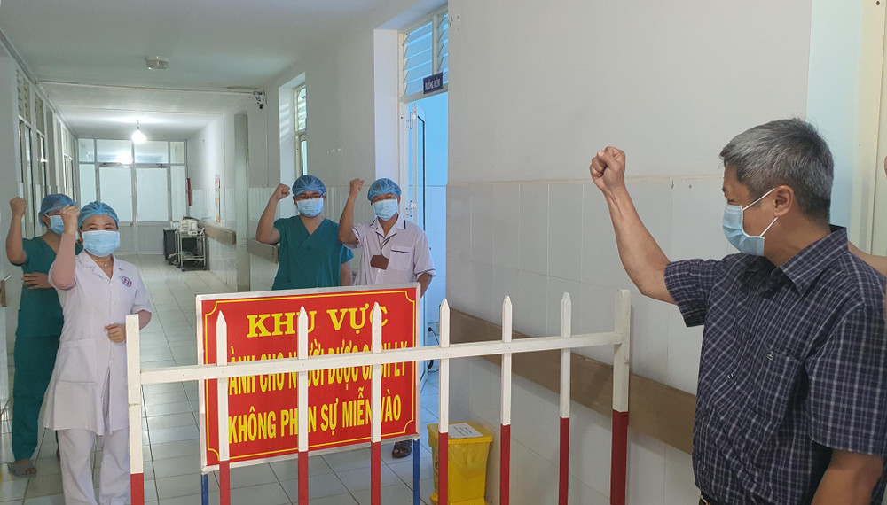 Thứ trưởng Y tế Nguyễn Trường Sơn tin vào năng lực chống dịch của các tỉnh miền trung. Những bước tiến ngoạn mục của Đà Nẵng, Quảng Nam trong chống dịch Covid-19 -0