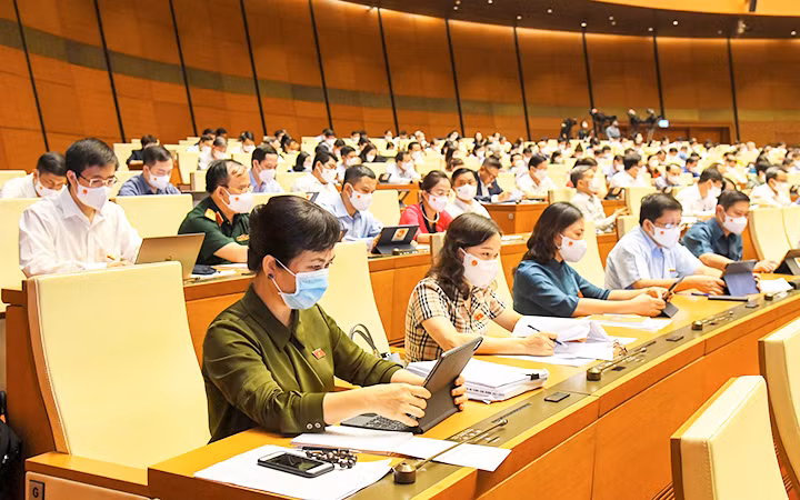 Các đại biểu Quốc hội dự phiên họp toàn thể tại hội trường. Ảnh: QUANG HOÀNG 