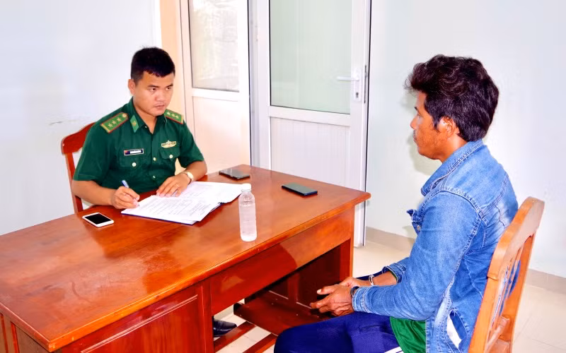 Nghi phạm Lý Phol bị bắt giữ để điều tra hành vi giết người.