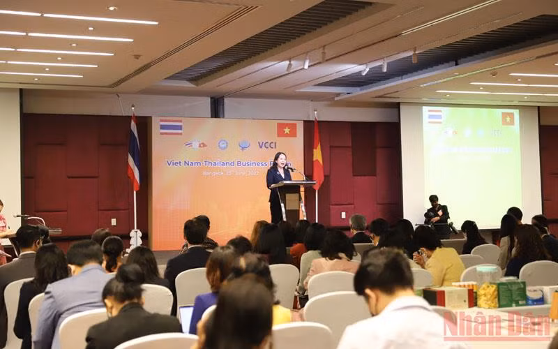 Toàn cảnh diễn đàn.