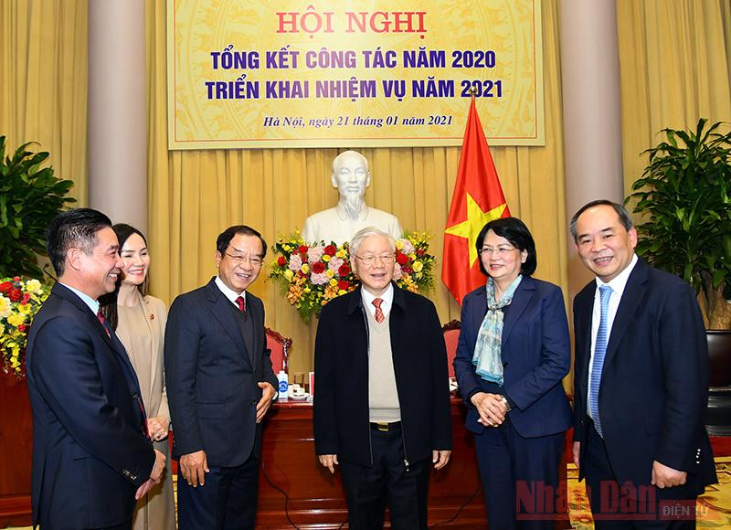 Tổng Bí thư, Chủ tịch nước Nguyễn Phú Trọng với các đại biểu dự hội nghị. (Ảnh: DUY LINH) Tổng Bí thư, Chủ tịch nước Nguyễn Phú Trọng dự Hội nghị triển khai nhiệm vụ năm 2021 của Văn phòng Chủ tịch nước -0