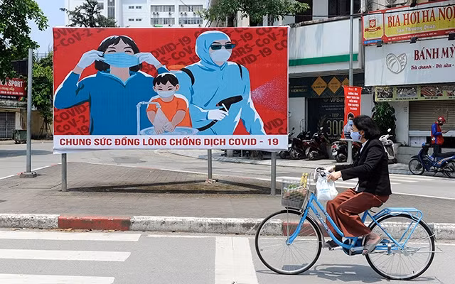 Tinh thần cộng đồng của người Việt đã được khơi dậy và ngời sáng trong khó khăn. Ảnh: Đăng Khoa 