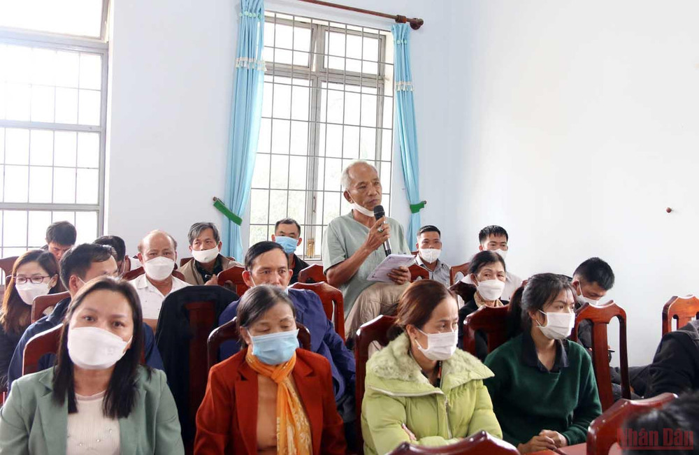 Cử tri phát biểu ý kiến tại buổi tiếp xúc. Quan tâm hơn nữa chính sách với người có công và gia đình liệt sĩ -0
