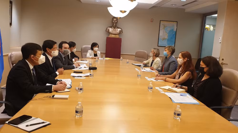 Thứ trưởng Lê Quốc Doanh và đoàn đại biểu Bộ Nông nghiệp và Phát triển nông thôn Việt Nam làm việc với Cơ quan đại diện thương mại Hoa Kỳ (USTR).