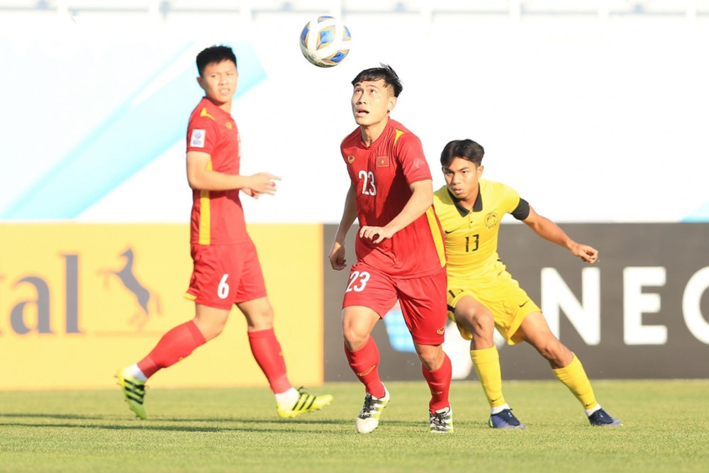 Huỳnh Công Đến đảm nhiệm vị trí tiền vệ trung tâm. (Ảnh: NGỌC DUY) (Hiệp 1) U23 Việt Nam 1-0 U23 Malaysia: Nhâm Mạnh Dũng mở tỷ số -0