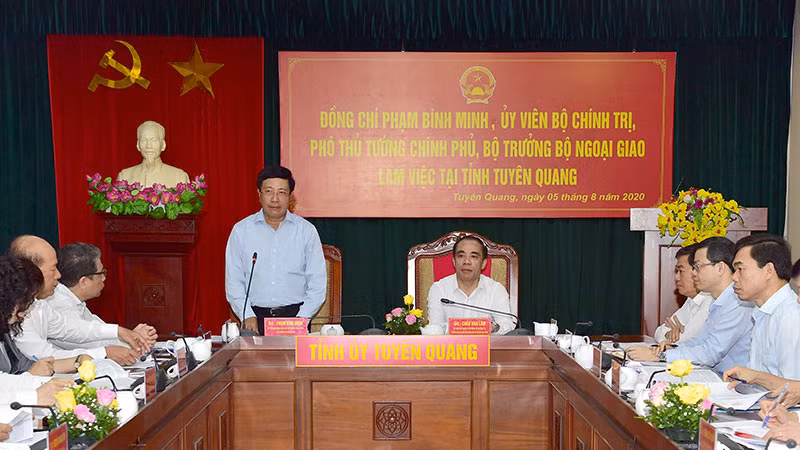 Đồng chí Phạm Bình Minh, Ủy viên Bộ Chính trị, Phó Thủ tướng Chính phủ, Bộ Trưởng Ngoại giao phát biểu tại buổi làm việc.