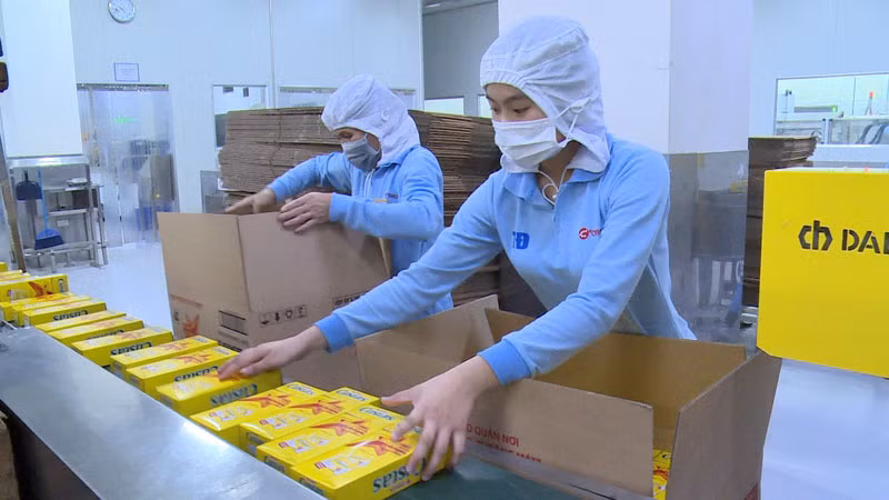 Sản xuất bánh, kẹo tại Công ty TNHH Thực phẩm Orion Vina, Khu công nghiệp Mỹ Phước II, thị xã Bến Cát, Bình Dương.