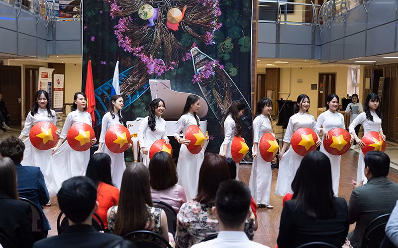 Tiết mục múa trong chương trình nghệ thuật “Giai điệu Việt Nam”. (Ảnh: THANH THỂ)