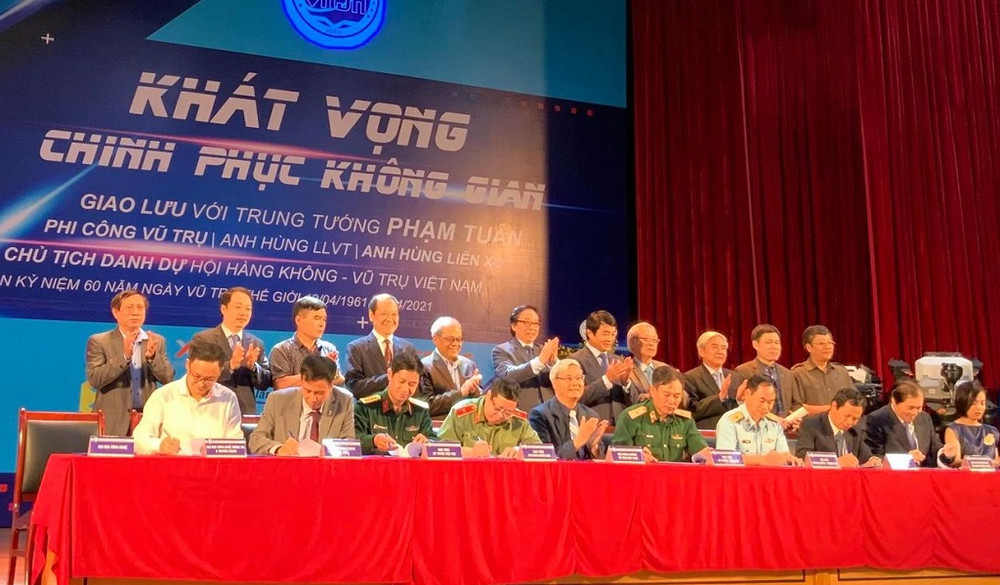 Lễ ký biên bản ghi nhớ hợp tác giữa VASA với các trường đại học, học viện. Truyền khát vọng chinh phục không gian tới sinh viên -0