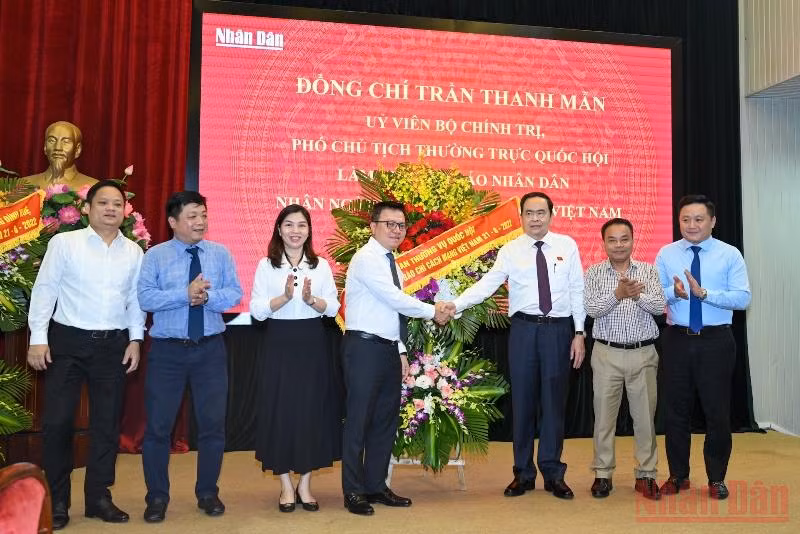 Phó Chủ tịch Thường trực Quốc hội Trần Thanh Mẫn thăm, chúc mừng Báo Nhân Dân -0