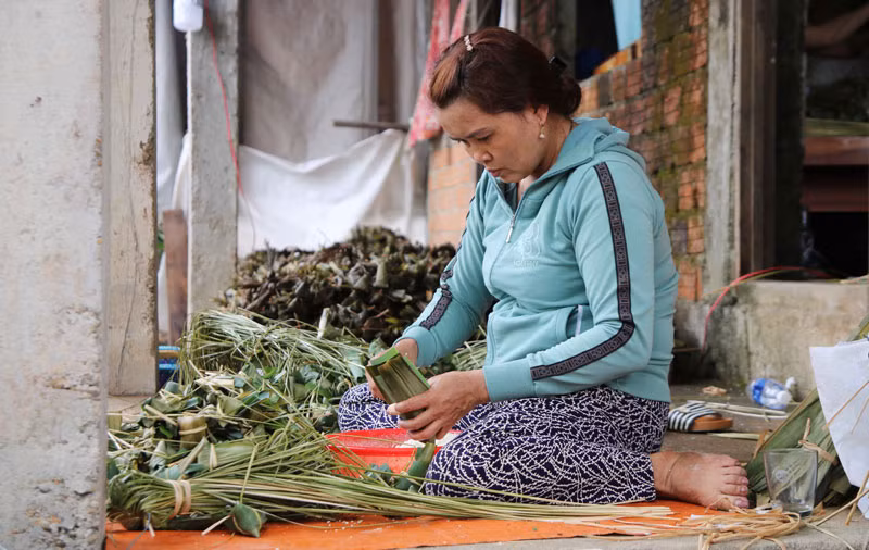 Làng bánh ú tro vào vụ Tết Đoan Ngọ -0