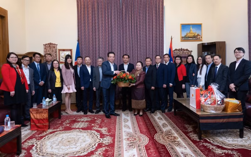 Đại sứ quán Việt Nam tại Nga chúc Tết Đại sứ quán Lào. (Ảnh: Thanh Thể)