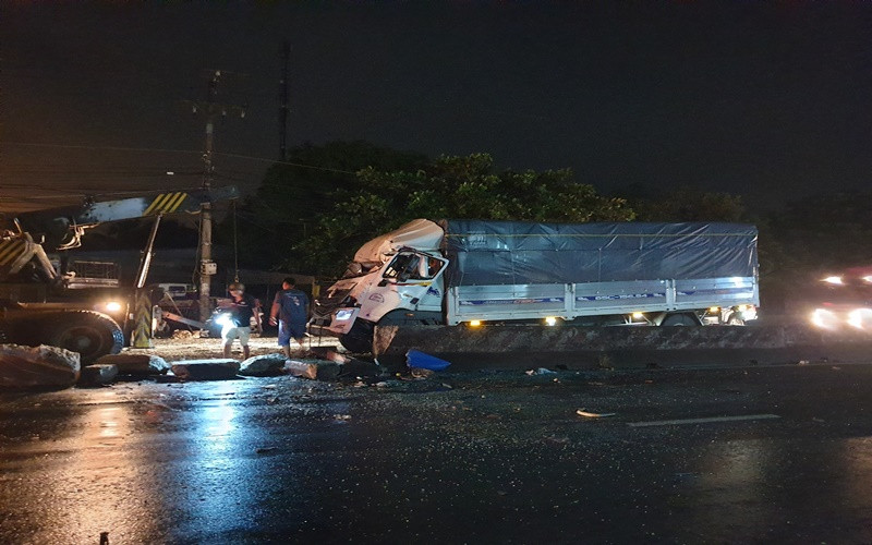 Vụ tai nạn nghiêm trọng làm một người chết, 19 người bị thương. Tai nạn giao thông làm một người chết, 19 người bị thương -0