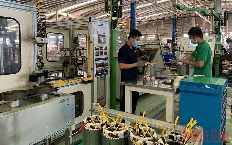 Sản xuất và lắp ráp động cơ tại Công ty TNHH Bonfiglioli Việt Nam (vốn đầu tư Italia) ở Khu Công nghiệp Mỹ Phước 3, tỉnh Bình Dương. Các doanh nghiệp trong khu công nghiệp tại Bình Dương nộp ngân sách 282 triệu USD -0
