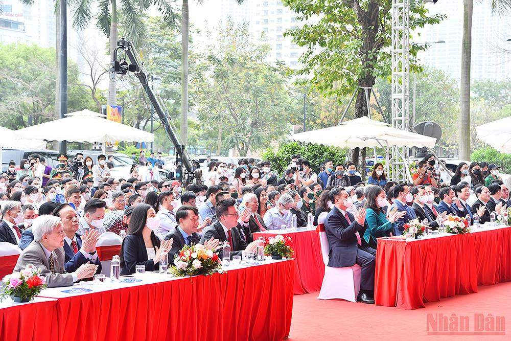 Các đồng chí lãnh đạo Đảng, Nhà nước cùng các đại biểu tại Lễ khai mạc Hội Báo toàn quốc năm 2022. Hội báo Toàn quốc 2022: Hướng tới nền báo chí đoàn kết, chuyên nghiệp, hiện đại, nhân văn -1