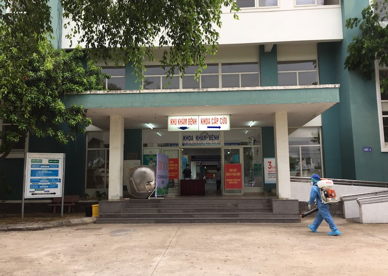 Năm bệnh nhân Covid-19 vừa được công bố chiều 22-8 đang được cách ly, điều trị tại Bệnh viện dã chiến Hoà Vang. Lịch trình tiếp xúc dày đặc của ba ca mắc Covid-19 là tiểu thương tại ba chợ thuộc quận Thanh Khê, Đà Nẵng -0