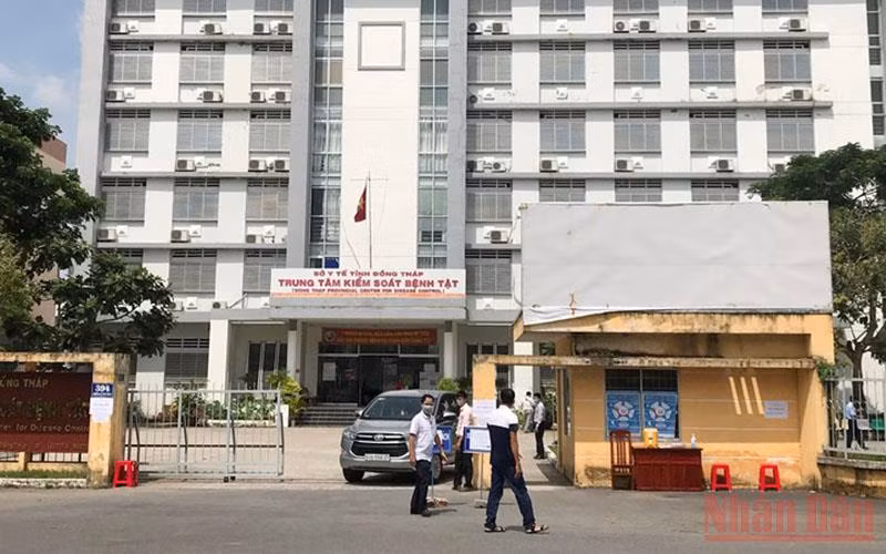 Xe ô-tô vận chuyển sinh phẩm, thiết bị y tế cho Trung tâm Kiểm soát bệnh tật tỉnh Đồng Tháp vào năm 2021. 