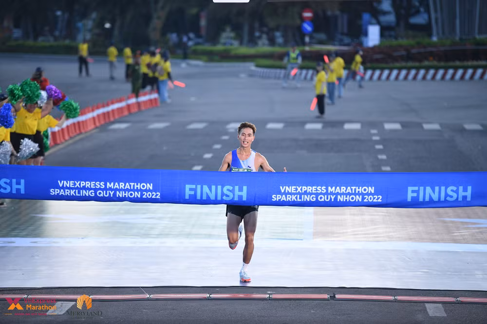 Gần 10.000 người tham gia VnExpress Marathon Sparkling Quy Nhơn 2022 -0