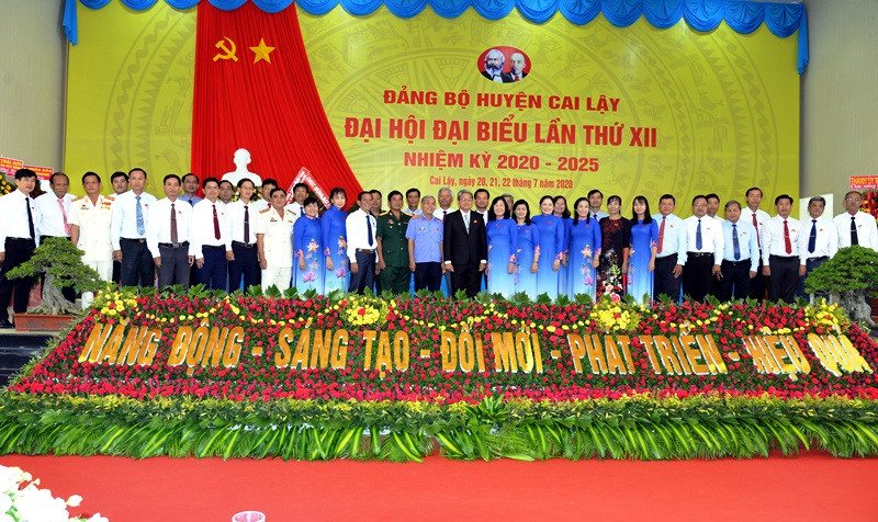 Ban Chấp hành Đảng bộ huyện Cai Lậy, nhiệm kỳ 2020-2025, ra mắt đại hội. Đại hội Đảng bộ huyện Cai Lậy bầu trực tiếp Bí thư Huyện ủy -0