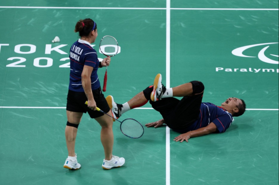 Oktila Leani Ratri và Susanto Hary ăn mừng tấm HCV quý giá cho Indonesia trong ngày thi đấu cuối cùng của Paralympic Tokyo 2020. (Ảnh: olympics.com) Trung Quốc nhất toàn đoàn Paralympic Tokyo 2020 -0