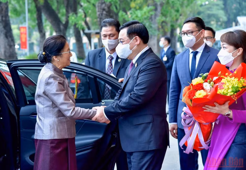 Hình ảnh Chủ tịch Quốc hội Vương Đình Huệ tiếp Phó Chủ tịch nước Lào Pany Yathotou -0