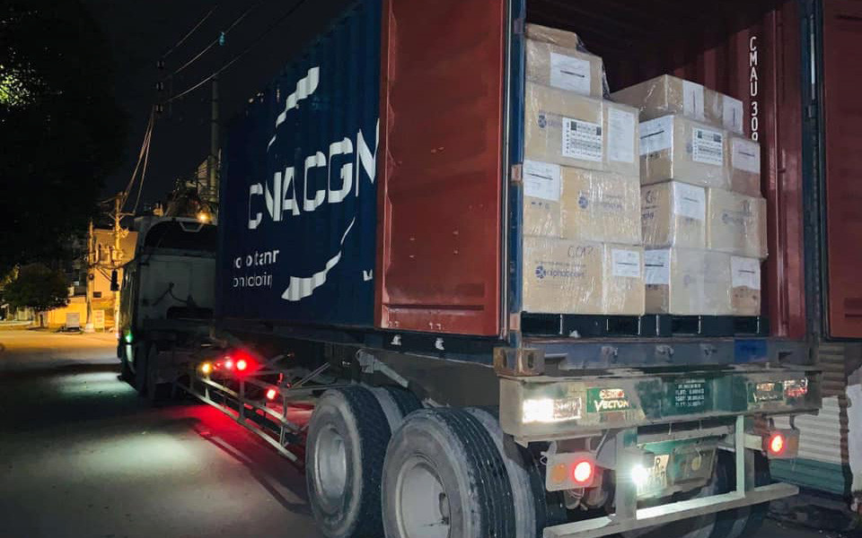 Container sách đầu tiên của Alpha Books sang Mỹ.